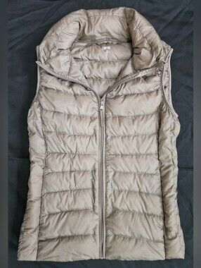 Uniqlo Ultralight Puffer Vest in Creamy Beige Size XSmall